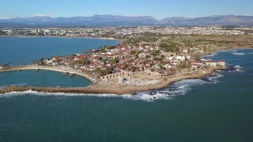 Luftaufnahmen von antiken Ruinen der Stadt und des Apollo-Tempels