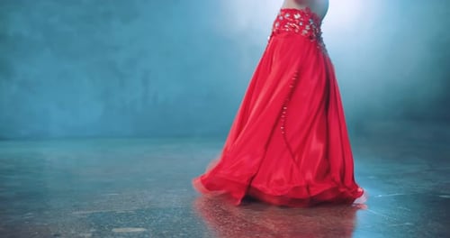 Orientalischer Tanzrock schwankt im Tanz