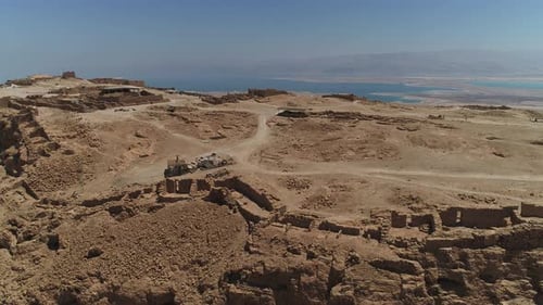 Vue aérienne de Massada et de la mer Morte