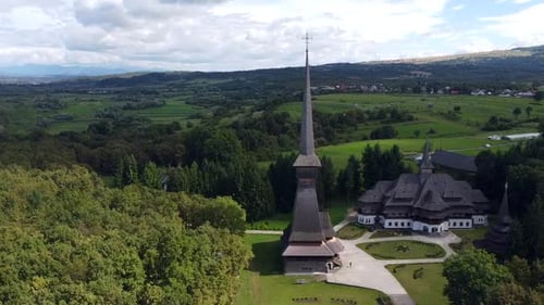 Kloster Peri Sapanta Luftaufnahme Pan Rechts, Rumänien