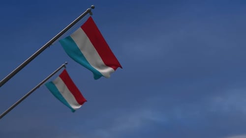 Banderas de Luxemburgo en el cielo azul - 2K