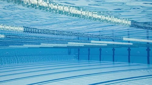 Olympisches Schwimmbad unter Wasser