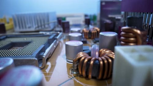 Microcircuito da placa-mãe do computador com slots de memória de chips Dissipadores de calor de alumínio para transistores