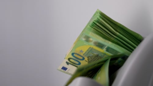 Counting Euro Bills with Money Counting Machine