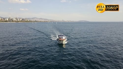 Bateau sur la côte d'Istanbul
