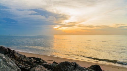 Amanecer en el mar