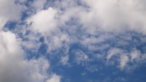 Nubes bajas rápidas y suaves