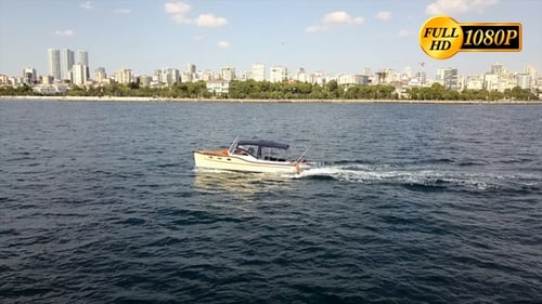 Segelboot an der Küste Istanbuls