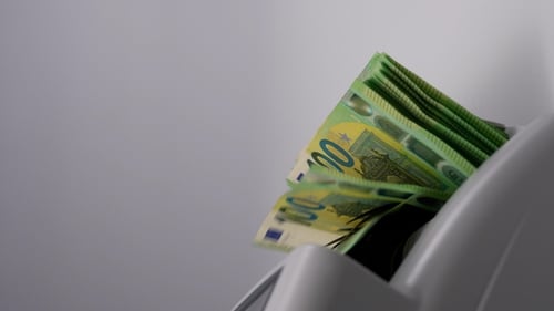 Machine Counts Stack of Euro Bills