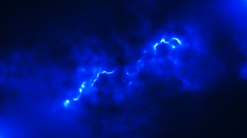 Blaues leuchtendes Neonlicht blinkt am Himmel. Abstrakte Energiebewegung. Helle Energiestrahlen