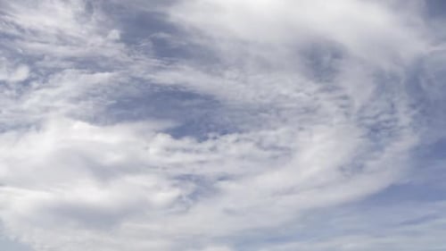 8K-Zeitraffer von bewölktem blauem Himmel
