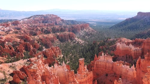 Stunning views overlook the unique rock formations and vibrant colors of the Bryce Canyon landscape