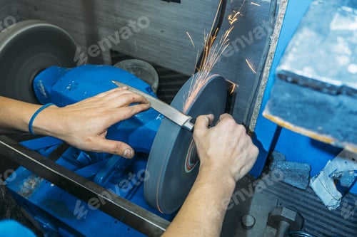 Preview: Craftsman Sharpener Locksmith Working
