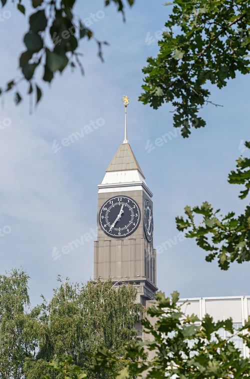 Vista previa: City Clock Tower At Krasnoyarsk City Administration (Krasnoyarsk Big Ben)