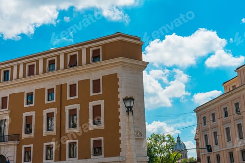 Preview: Corner House At Rome, Italy