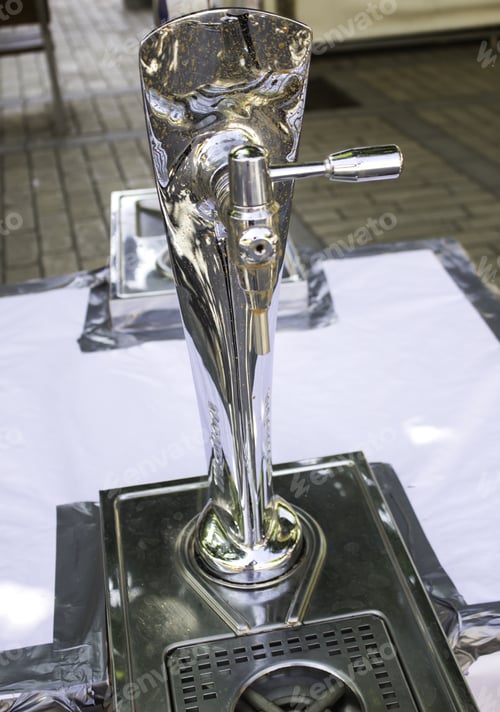 Preview: Metal Handle Of Beer In Bar, Alcohol And Celebration