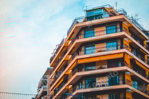Preview: Orange Corner Building At Thessalonik