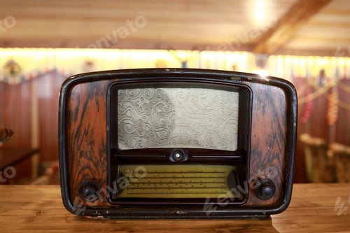 Preview: View Of Retro Radio Receiver In A Store
