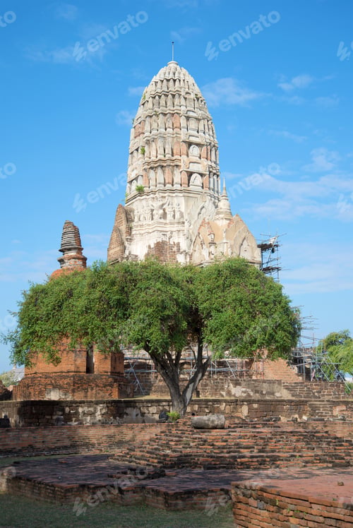 Preview: View Of The Old Prang Buddhist Temple Wat Ratchaburana (Wat Rat Burana) On A Sunny Day. Ayutthaya