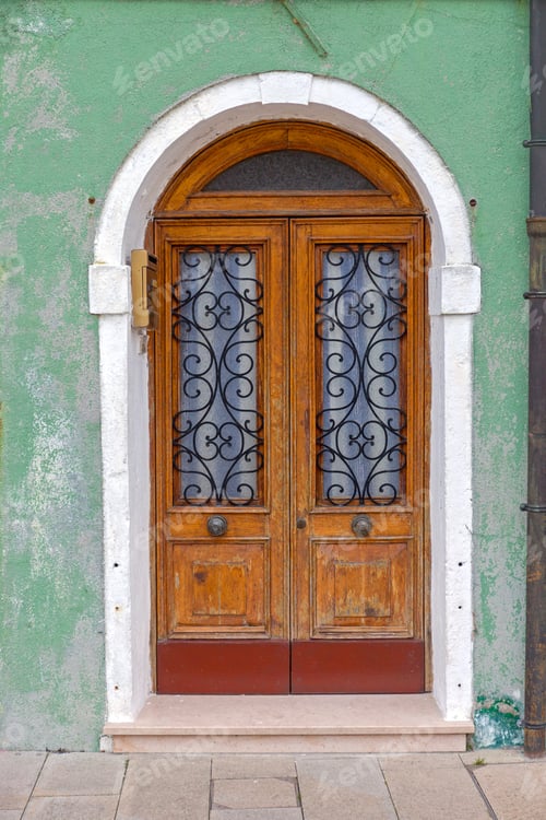 Vorschau: Bogentür im Green House in Burano, Venedig, Italien
