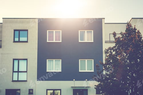 Preview: Townhouse In Low Light With Lens Flare