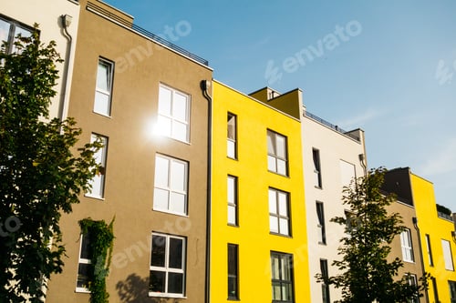 Preview: Modern Rowhouses In Berlin With Lens Flare In The Windows