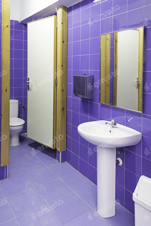 Visualização: Edifício urbano azul aberto com azulejos de banheiro