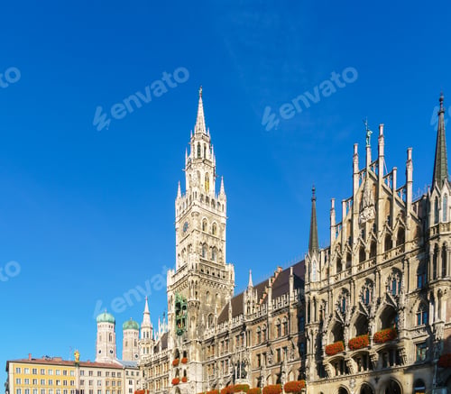 Preview: Neues Rathaus And Frauenkirche In Munich City, Bavaria, Germany