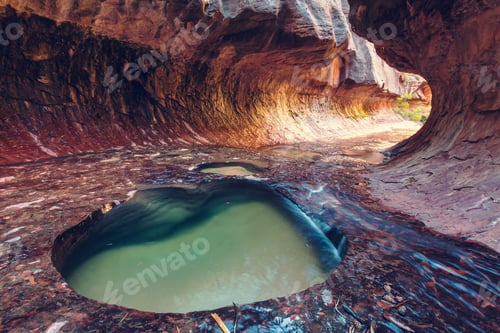 Preview: Narrows In Zion National Park, Utah