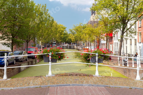 Preview: Delft. The Picturesque City Canal.