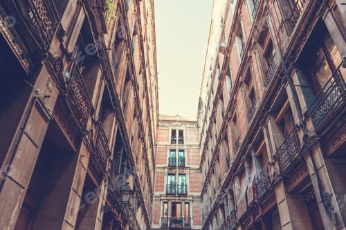 Preview: Spectacular Houses In The Heart Of Barcelona