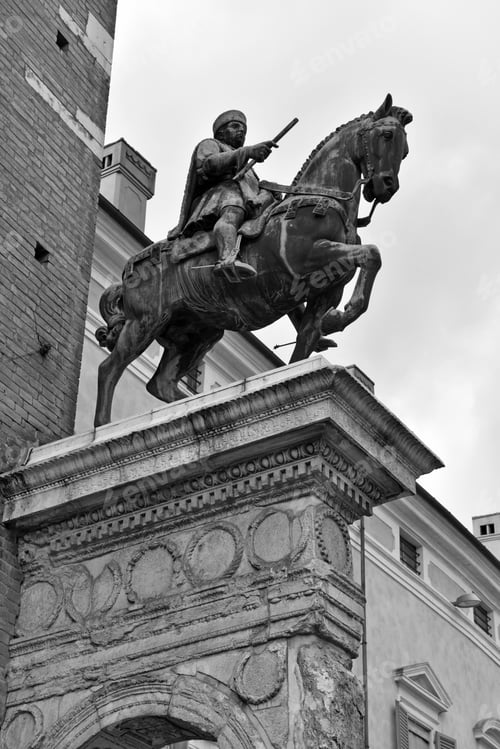 Preview: Particular Statues Municipal Palace Ferrara Italy