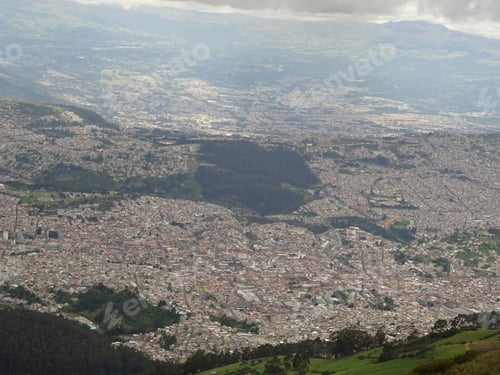 Preview: Quito Cityscape, Ecuador