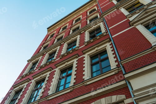 Preview: Red Brick Facaded Building With Blue Windows