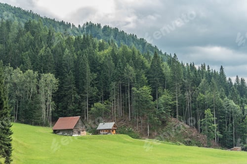 Vorschau: Gewitterwolken in den Bergen