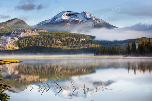 Preview: Serene Beautiful Lake In Morning Mountains, Oregon, Usa.