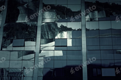 Preview: Office With Windows Reflecting The City, Construction