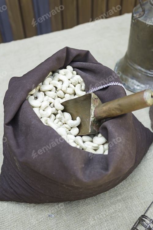 Preview: White Beans In Canvas Sack On Market Feed, Food