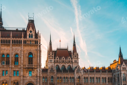 Preview: Detailed View Of Parliament At Budapest In Clean Colors With Contrails In The Sky
