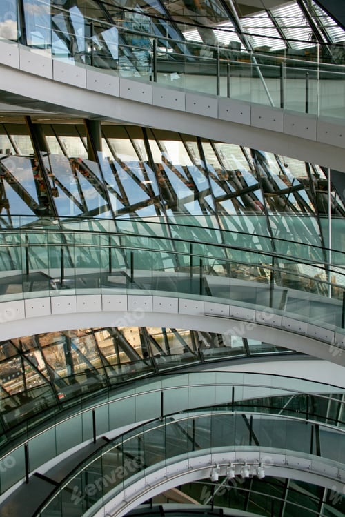 Preview: Modern Metal And Glass Stairway In Circle Shape