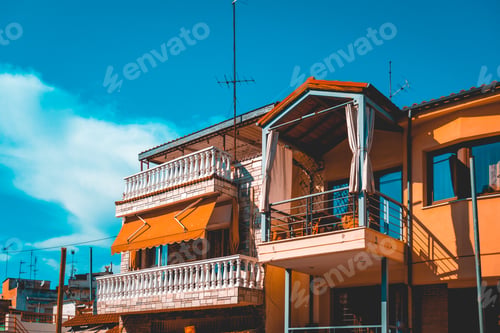 Aperçu: Orange Mediterranean Building With Blue Sky