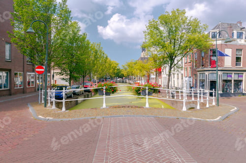 Preview: Delft. The Picturesque City Canal.