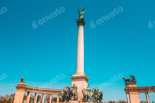 Preview: Beautiful Pillar At Heldenplatz, Budapest