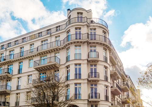 Preview: Hdr Picture Of Curved Corner Building With White Facade And Warm Sunlight