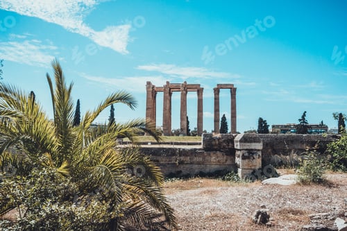 Preview: Architectural View Of Ancient Ruins Of Temple Of Zeus, A Popular Tourist Destination, On Sunny Day