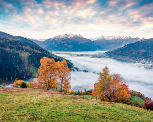 Preview: Captivating View Of Zell Lake. Foggy Autumn Sunrise Of Austrian Town - Zell Am See, South Of The