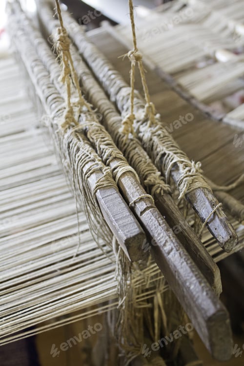 Preview: Weaver With Wire To Make Looms, Sewing And Manufacturing