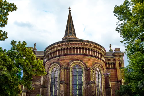 Visualização: Igreja de luxo em Berlim com fachada de tijolos