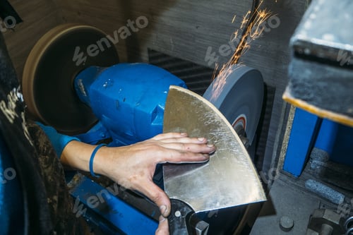 Preview: Craftsman Sharpener Locksmith Working
