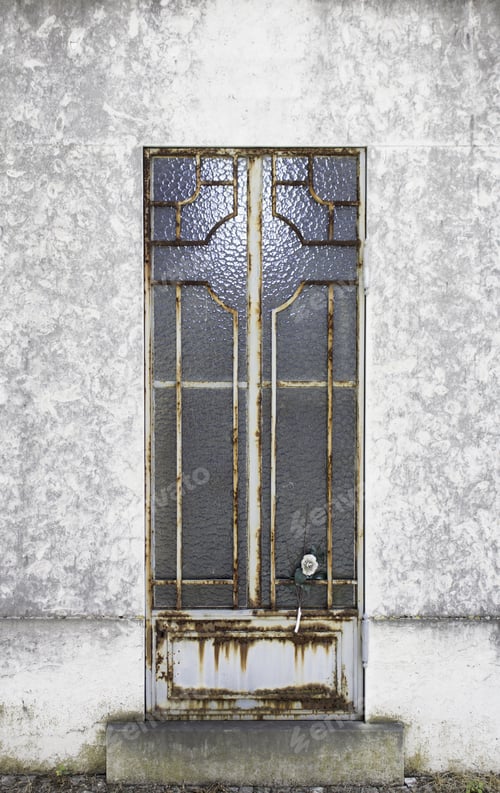 Preview: Glass Doors Grave In The Old Cemetery, Construction